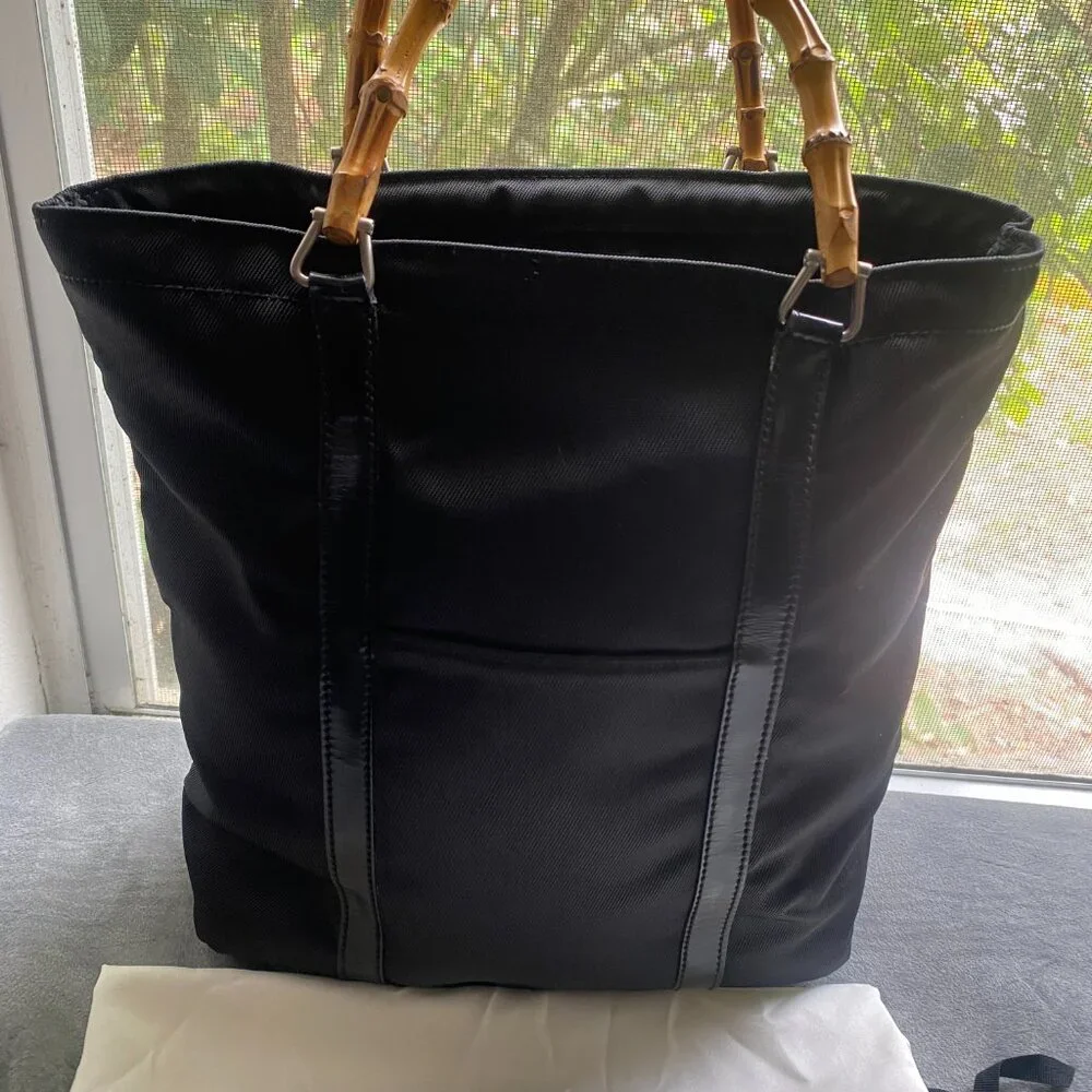 ✨Authentic Gucci Bamboo Black Hand Bag– Timeless Luxury✨ - Picture 2 of 6